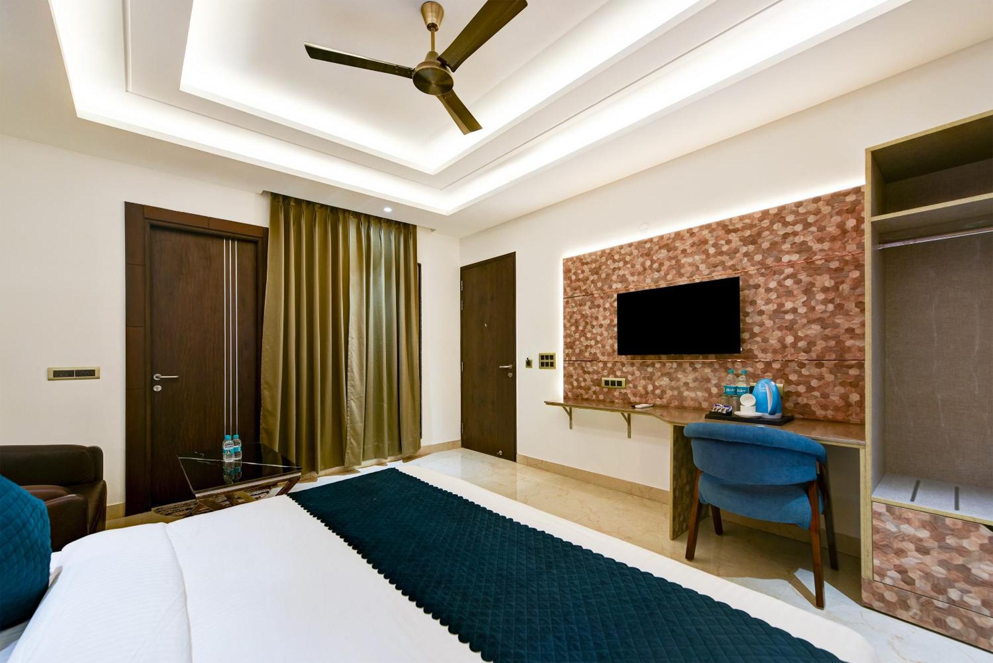 The Grand Plaza Hotel Noida Exterior photo